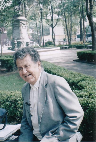 Foto en Plaza de la Ciudadela, 2 junio 2002 (2).JPG