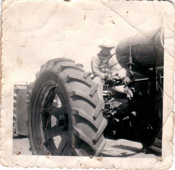 Foto en tractor.jpg