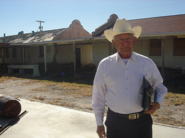 MR. DELGADO-RIO VISTA NOV2006-002.JPG